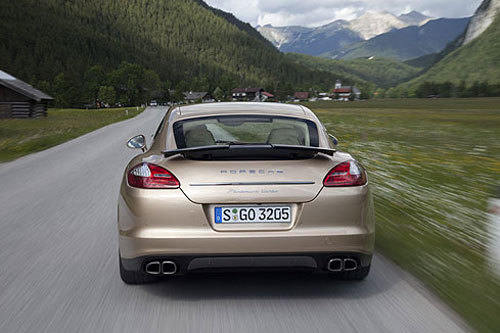 海外试驾保时捷Panamera