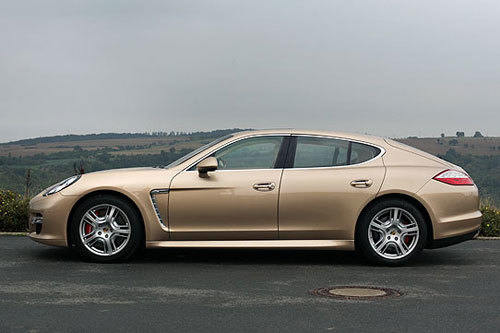 海外试驾保时捷Panamera
