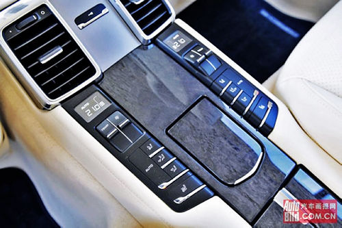 保时捷Panamera 4S