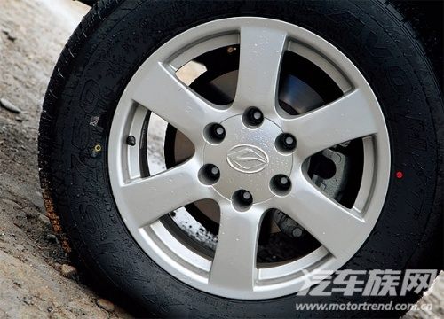试驾陆风X8
