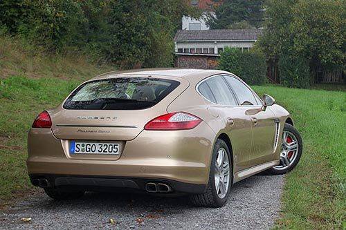 海外试驾保时捷Panamera