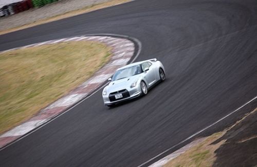 试驾日产GT-R