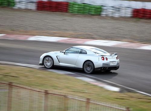 试驾日产GT-R