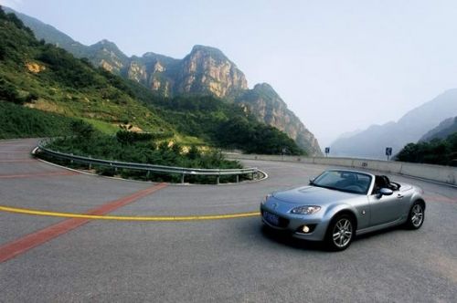 试驾马自达MX-5敞篷跑车