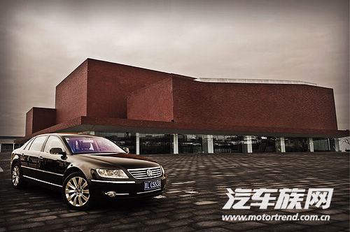试驾大众辉腾V8定制版