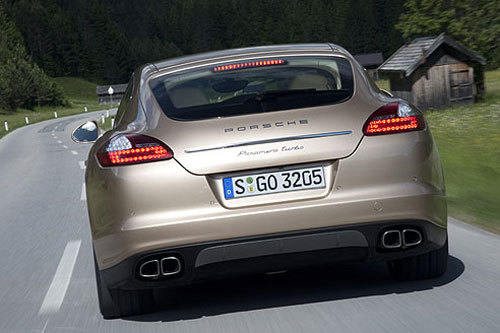 海外试驾保时捷Panamera