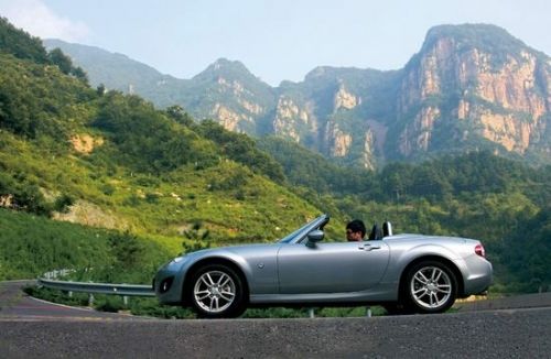 试驾马自达MX-5敞篷跑车