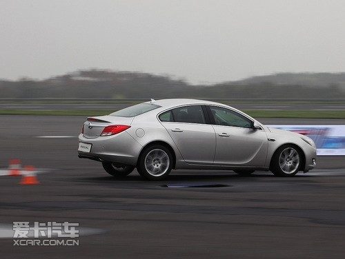 试驾别克君威2.0T