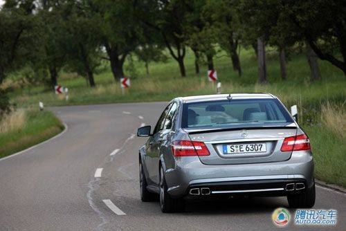 试驾奔驰E63 AMG