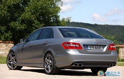试驾奔驰E63 AMG