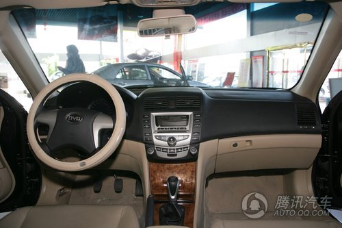 2009款比亚迪F6新财富版 2.0L舒适型 到店实拍