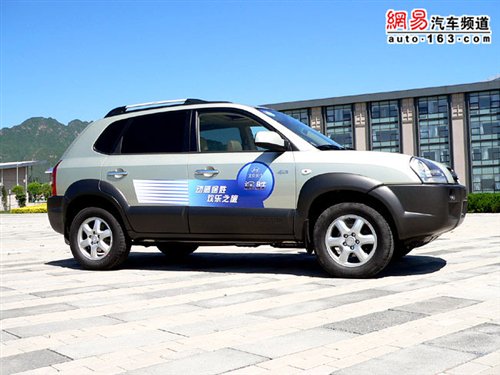 图个轻松休闲制胜 试驾国产途胜2.7V6 汽车之家