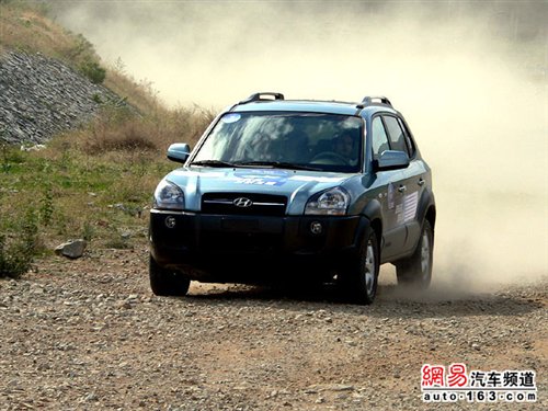图个轻松休闲制胜 试驾国产途胜2.7V6 汽车之家