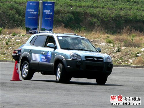 图个轻松休闲制胜 试驾国产途胜2.7V6 汽车之家