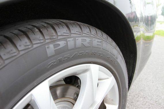 215/55R17的倍耐力轮胎