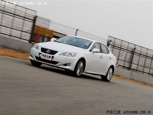 外表张扬内在温柔 测试雷克萨斯IS300 汽车之家