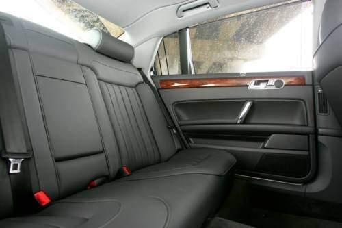 感受加长车魅力 试大众辉腾V6 TDI LWB 汽车之家