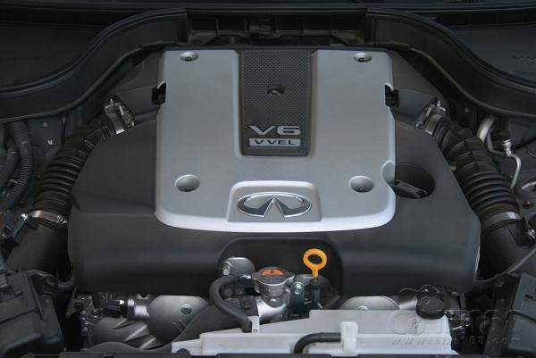 g37搭载了一台vq37vhr发动机,最大功率为239/7000(kw/rpm,最大扭矩为