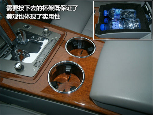需要按下去的杯架既保证了美观也体现了实用性