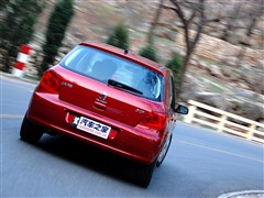 汽车之家 东风标致 标
致307 两厢1.6手动雅致版
