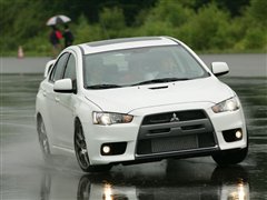 更凶狠的战神 日本试三菱LANCER EVO X 汽车之家