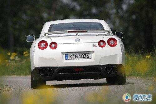 冤家路窄 日产GTR对比保时捷911 Turbo