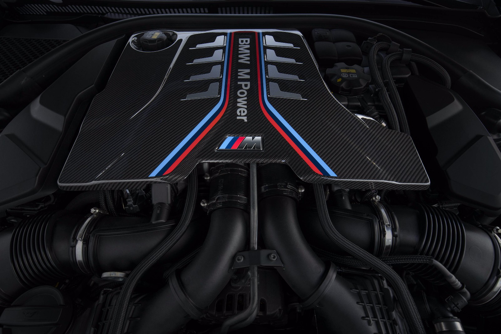 全新bmw m8双门轿跑车雷霆版v8发动机jpg