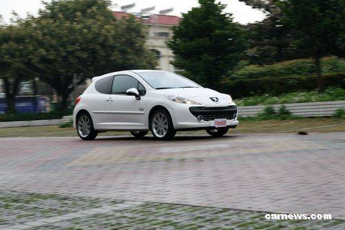 經典傳承 標緻peugeot 207 gti雨中試駕