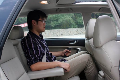 性能兼顾生活！试斯巴鲁力狮2.0旅行版 汽车之家