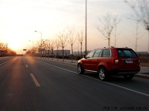 纯正“瑞典红”小试沃尔沃XC90运动版 汽车之家