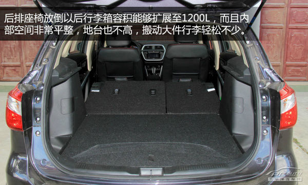 以时尚妆点个性 试驾长安铃木锋驭