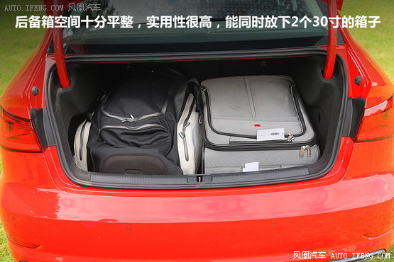 抢先试驾全新奥迪A3三厢 引来众人驻足(3)
