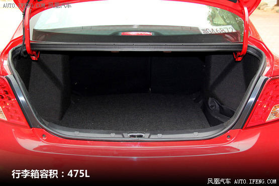 凤凰汽车试驾众泰Z300 超实惠家用之选(3)