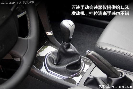 凤凰汽车试驾众泰Z300 超实惠家用之选(4)