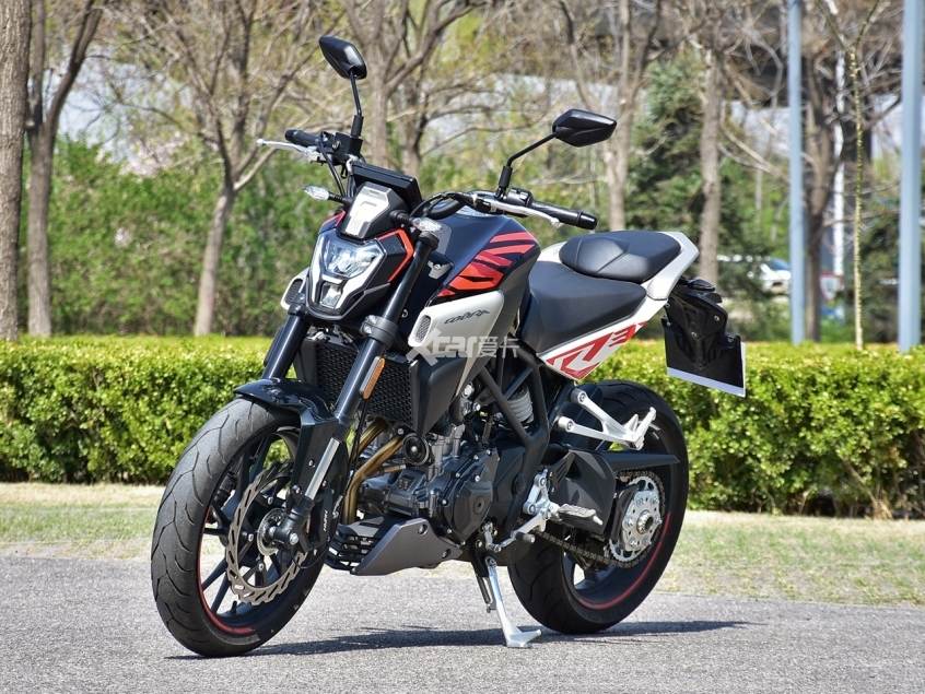 2万多的双缸钢炮 试驾凯越COBRA 321R