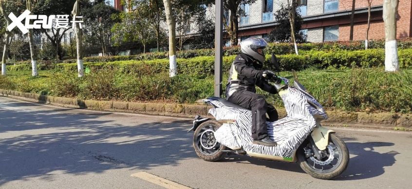 电动摩托;隆鑫摩托;电摩;踏板车;茵来