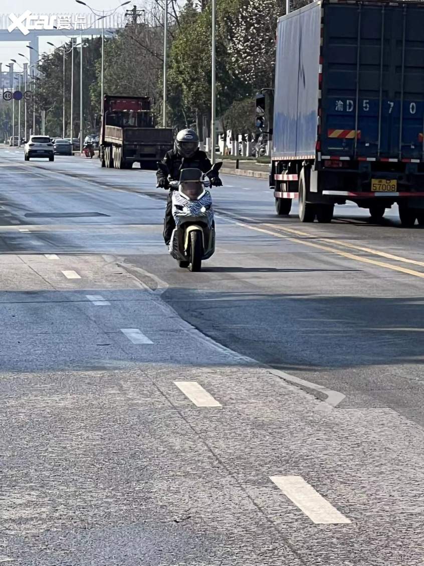 电动摩托;隆鑫摩托;电摩;踏板车;茵来